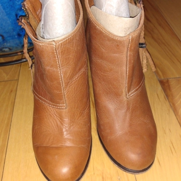 Genuine Leather Steve Madden bootie - Picture 2 of 7